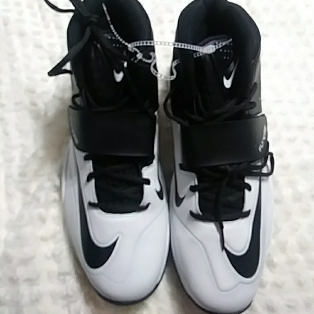 NWOB Nike flywire cleats size 14 black & white